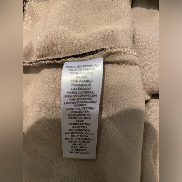 Loft black lace blouse 8 petite like new - Picture 5 of 5